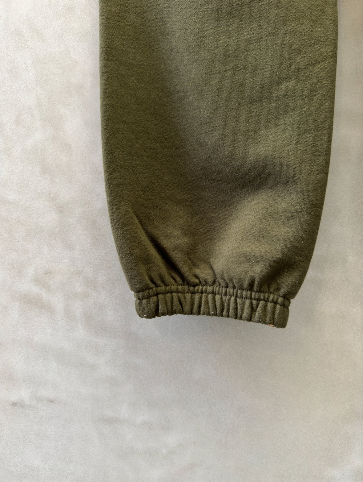 Rose Crest Sweatpant | Olive
